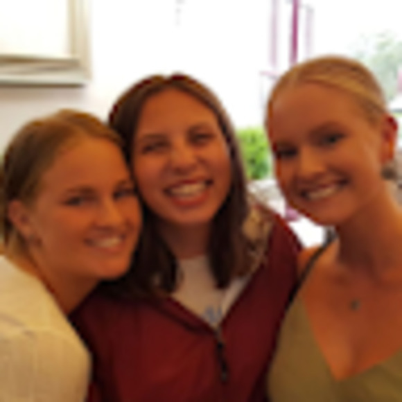 Meet your Posher, Olivia - Picture 1 of 1